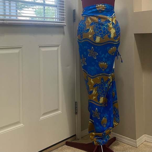 Hibiscus Collection Hawaii women blue floral long sarong. Size One Size. NWT. - Picture 4 of 7